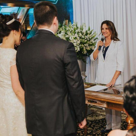 celebrante fazendo cerimonia de casamento em joinville e regiao